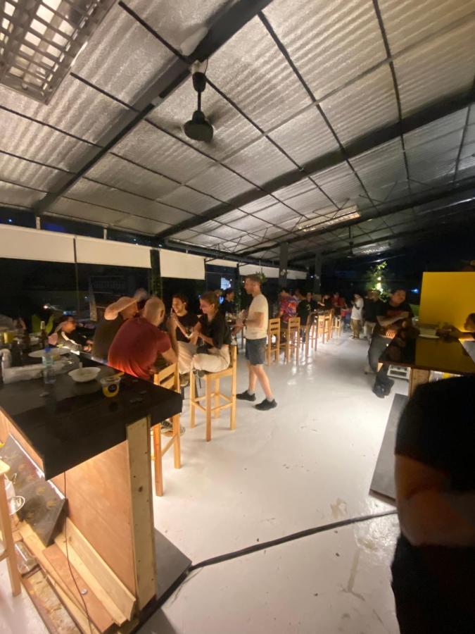 Lime Lite Manila Hostel Makati City Zewnętrze zdjęcie