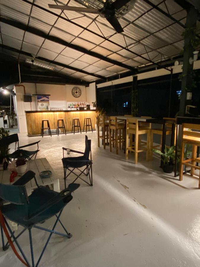 Lime Lite Manila Hostel Makati City Zewnętrze zdjęcie