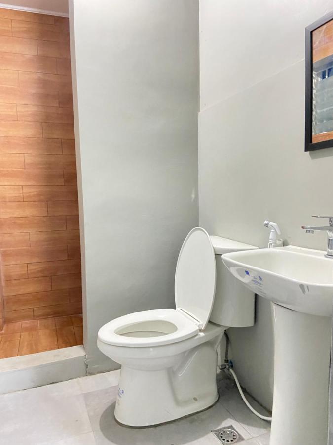 Lime Lite Manila Hostel Makati City Zewnętrze zdjęcie