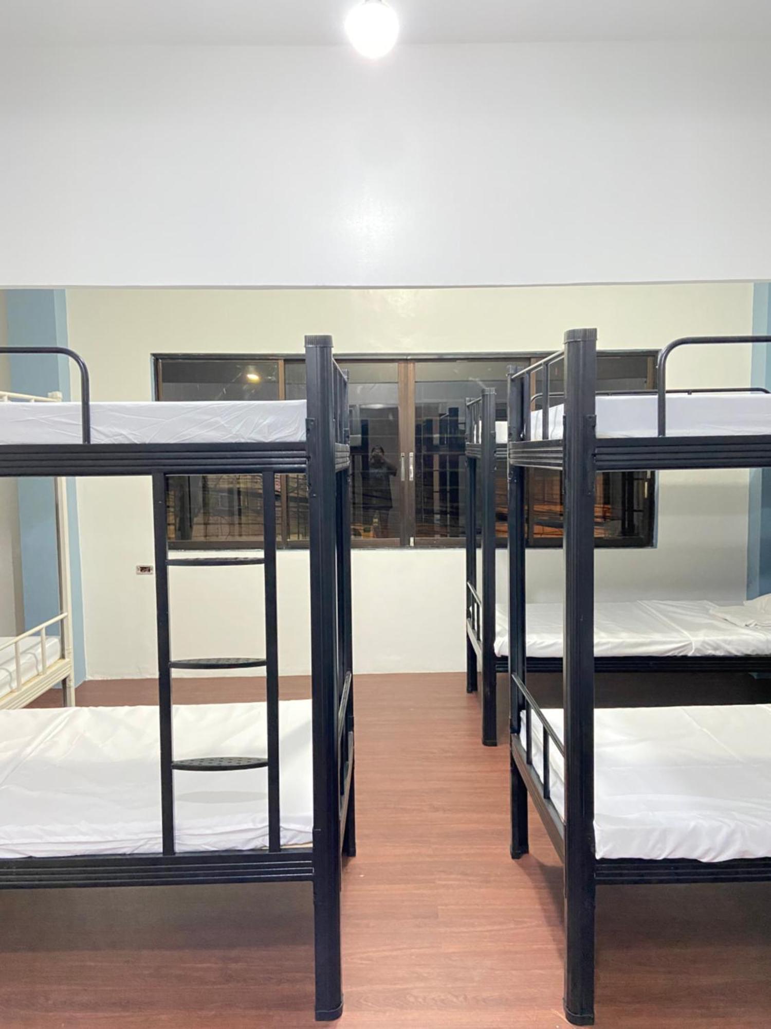 Lime Lite Manila Hostel Makati City Zewnętrze zdjęcie